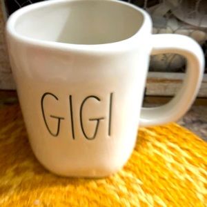 Brand new Rae Dunn beautiful Gigi mug